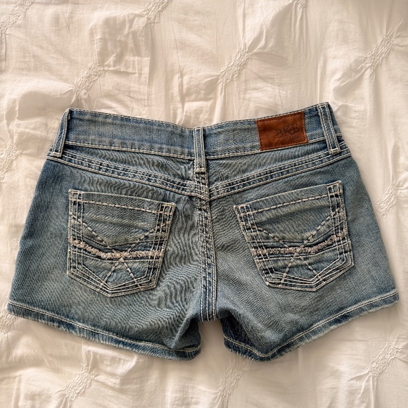BKE Sabrina jean shorts - Picture 3 of 3